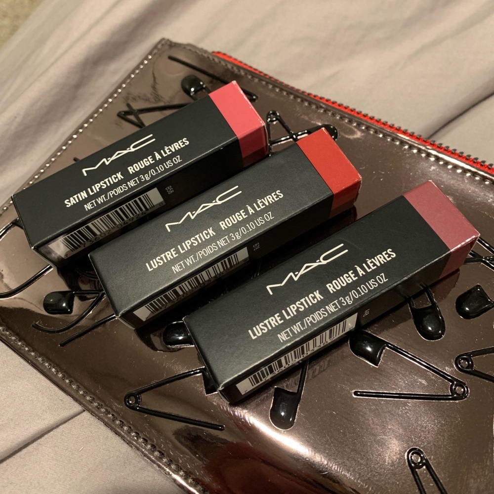 ‼️PRICE DROP‼️🖤2 MAC FULL SIZE BULLETS💄